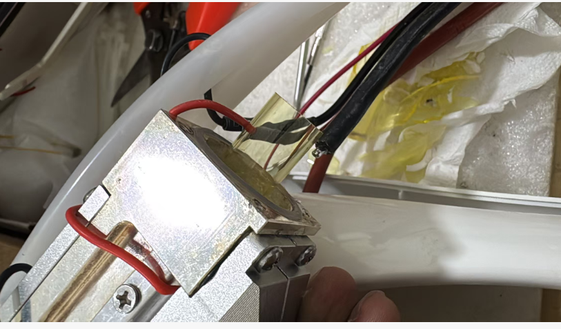 Removing the old IPL xenon lamp from the handpiece